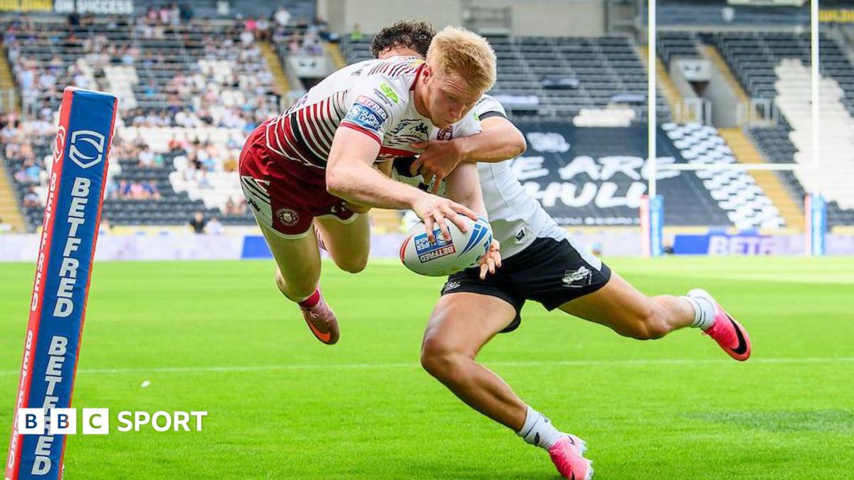 Super League: Hull FC 16-20 Wigan: Warriors go third with fightback win